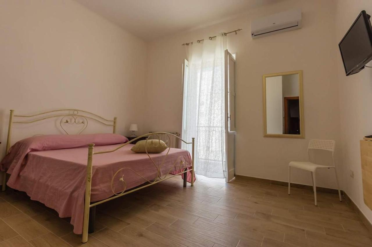 Affittacamere Raggio Di Sole Taranto Eksteriør billede